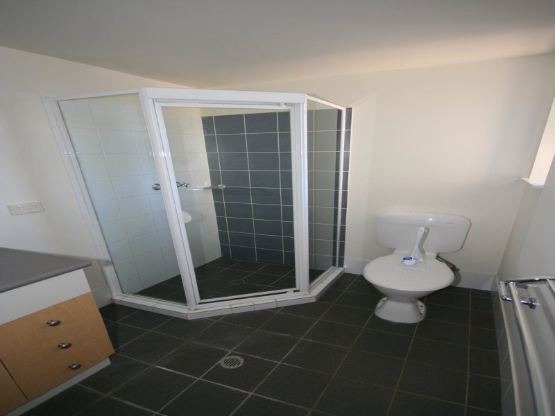 Unit 1 / 300 Sir Fred Schonell Drive, St Lucia QLD 4067