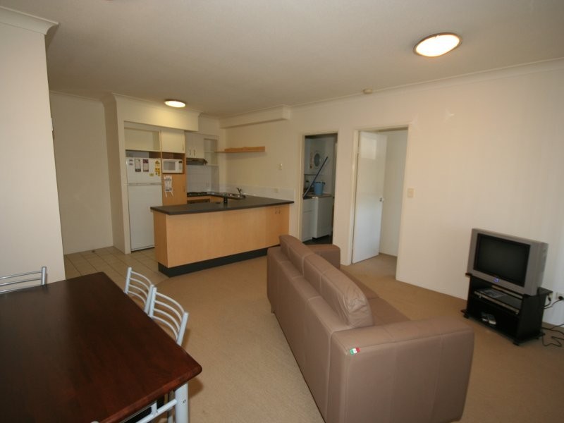 Unit 1 / 300 Sir Fred Schonell Drive, St Lucia QLD 4067