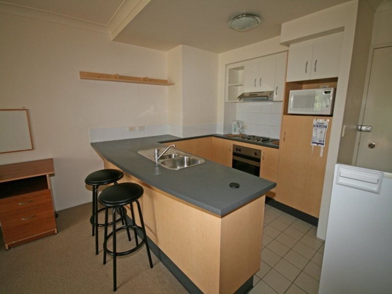 Unit 1  / 300 Sir Fred Schonell Drive, St Lucia QLD 4067