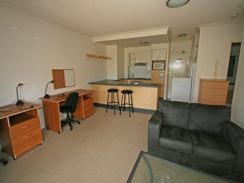 Unit 1  / 300 Sir Fred Schonell Drive, St Lucia QLD 4067