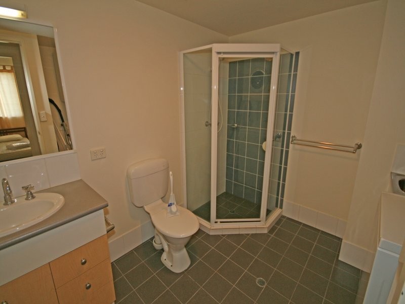 Unit 1  / 300 Sir Fred Schonell Drive, St Lucia QLD 4067