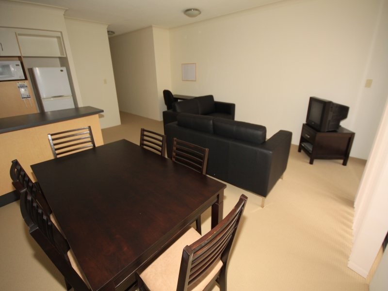 Unit 1 / 300 Sir Fred Schonell Drive, St Lucia QLD 4067