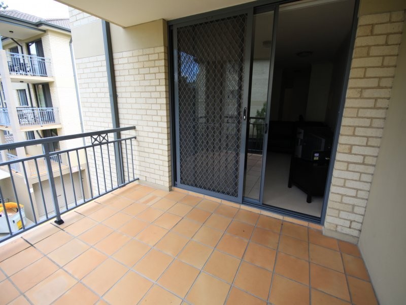 Unit 1 / 300 Sir Fred Schonell Drive, St Lucia QLD 4067