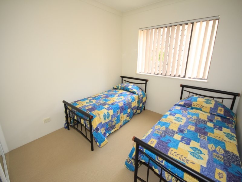 Unit 1 / 300 Sir Fred Schonell Drive, St Lucia QLD 4067