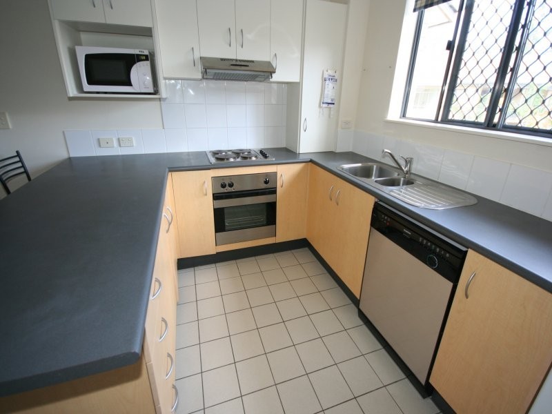 Unit 1 / 300 Sir Fred Schonell Drive, St Lucia QLD 4067