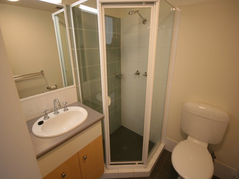 Unit 1 / 300 Sir Fred Schonell Drive, St Lucia QLD 4067
