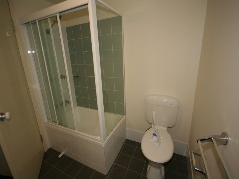 Unit 1 / 300 Sir Fred Schonell Drive, St Lucia QLD 4067