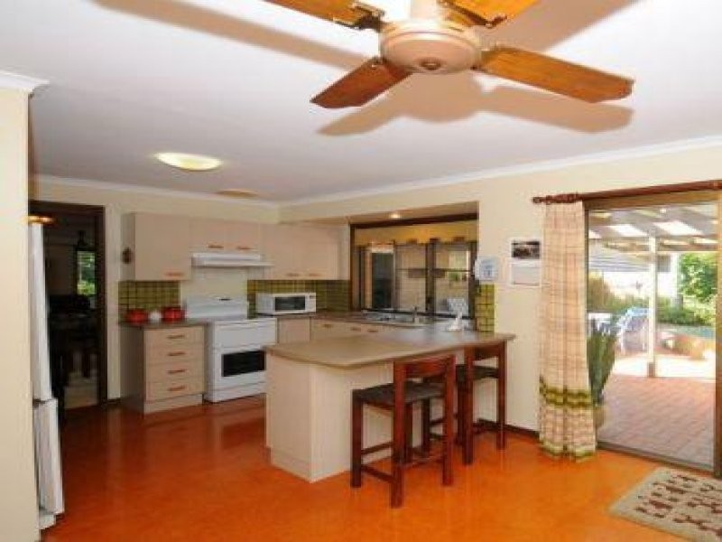 15 Granada, Point Vernon QLD 4655