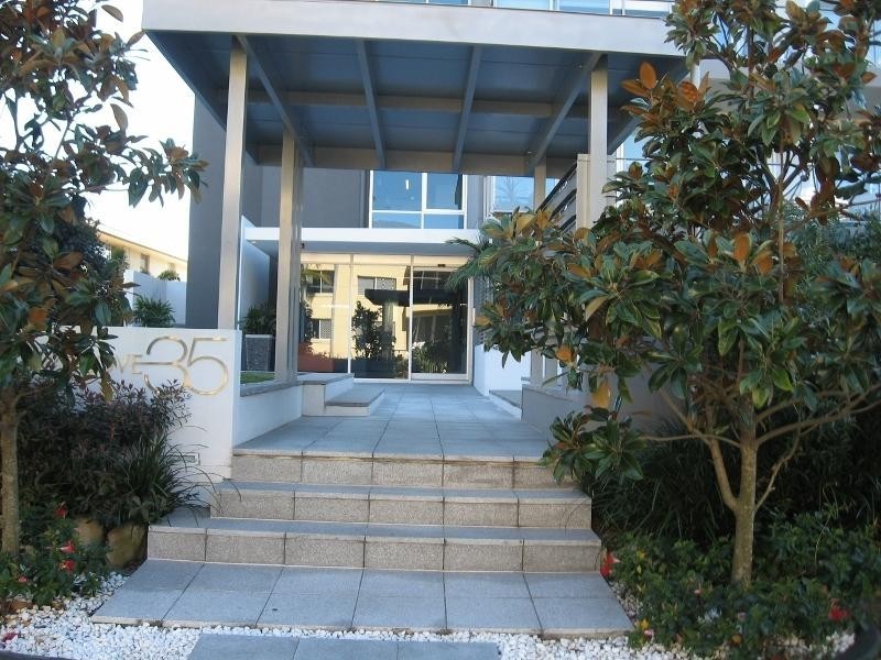 33-37 Madang Crescent, Runaway Bay QLD 4216