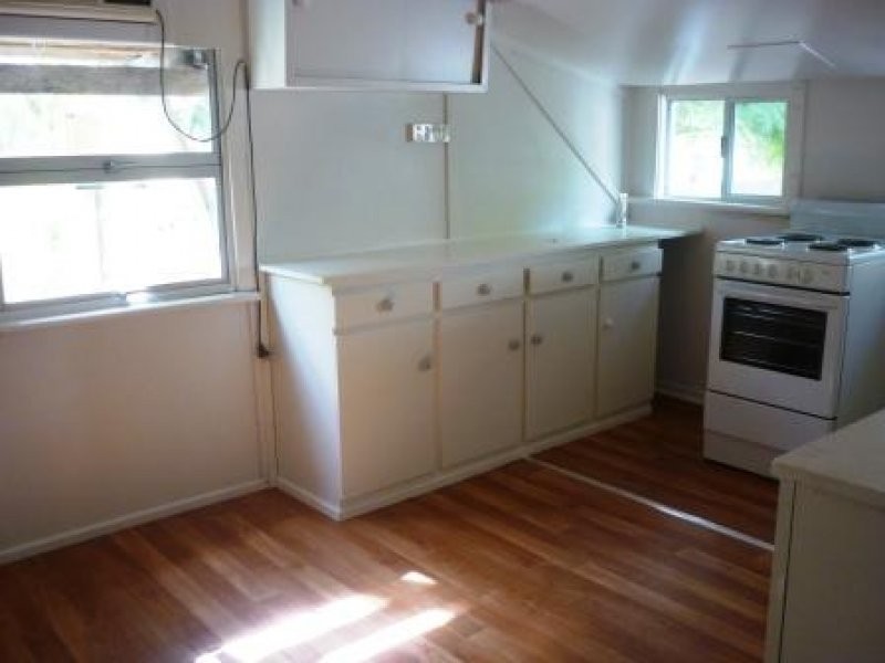 26 Kent Street, Urangan QLD 4655