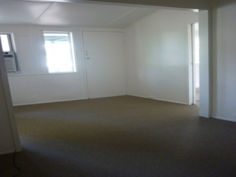 26 Kent Street, Urangan QLD 4655