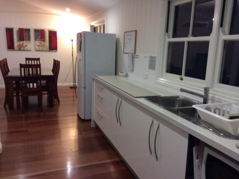 12 Kings Road, Taringa QLD 4068