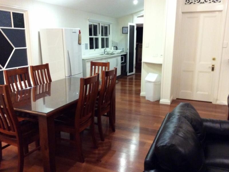 12 Kings Road, Taringa QLD 4068