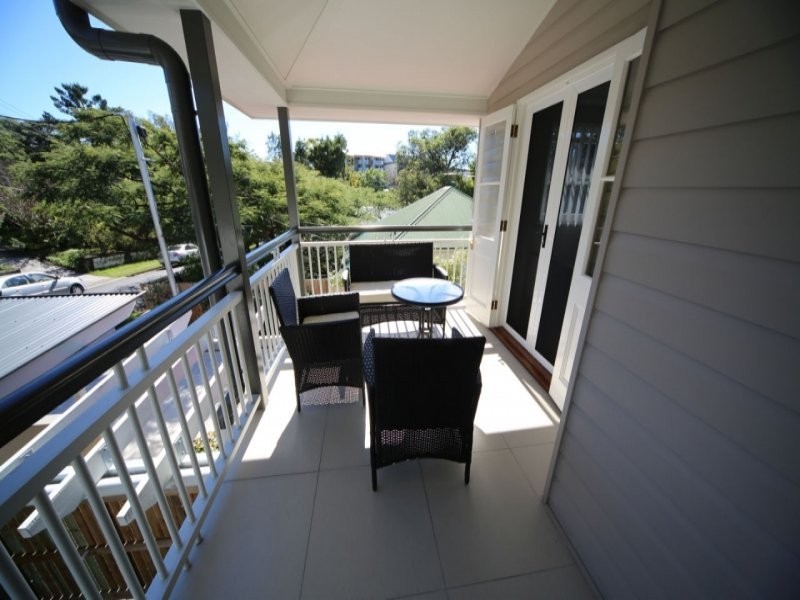 12 Kings Road, Taringa QLD 4068