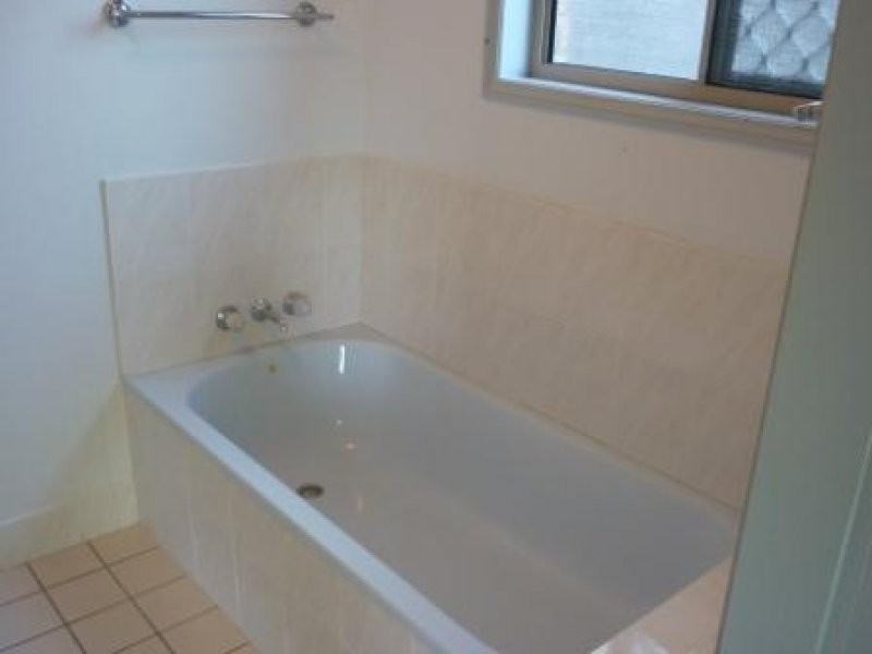 14 Toohey Court, Torquay QLD 4655