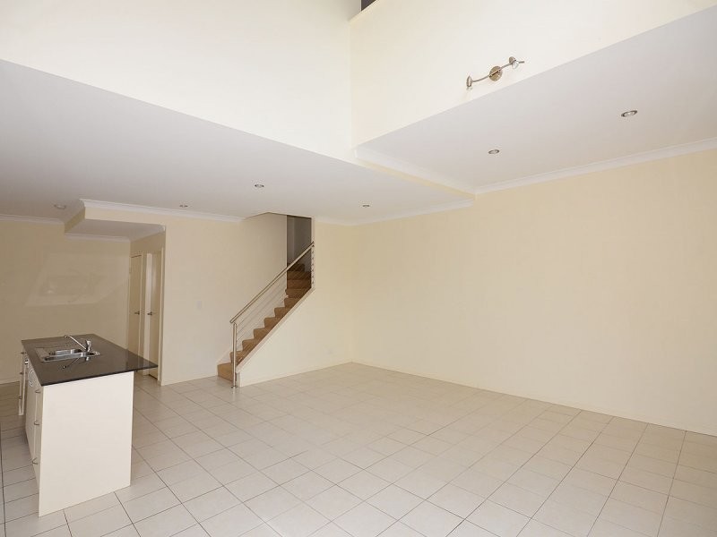 71 Elizabeth st, Urangan QLD 4655