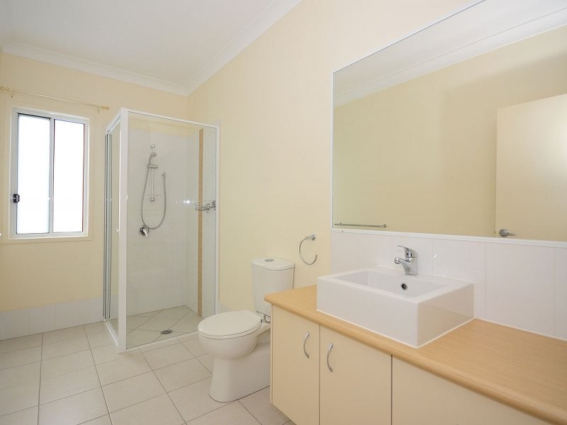 71 Elizabeth st, Urangan QLD 4655
