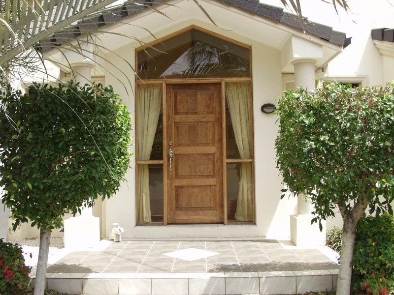 10 Bradford st, Labrador QLD 4215