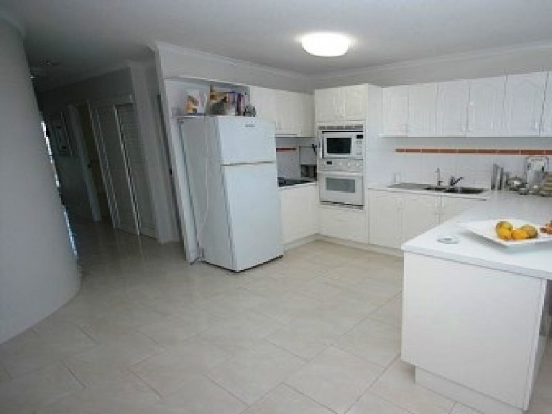 386 The Esplanade, Torquay QLD 4655