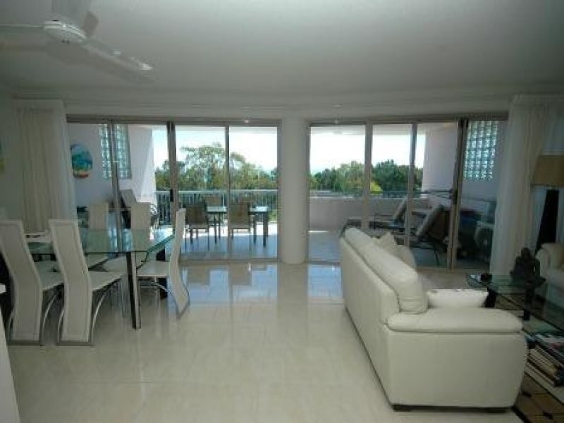 386 The Esplanade, Torquay QLD 4655