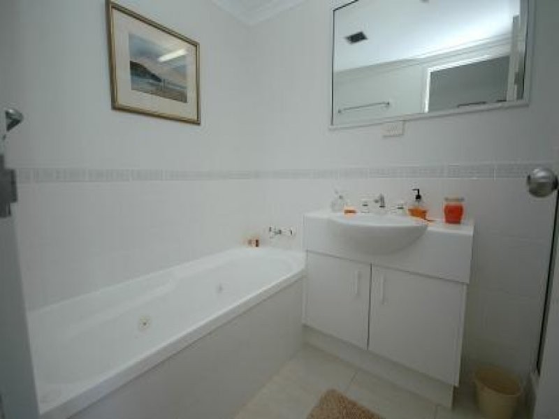 386 The Esplanade, Torquay QLD 4655