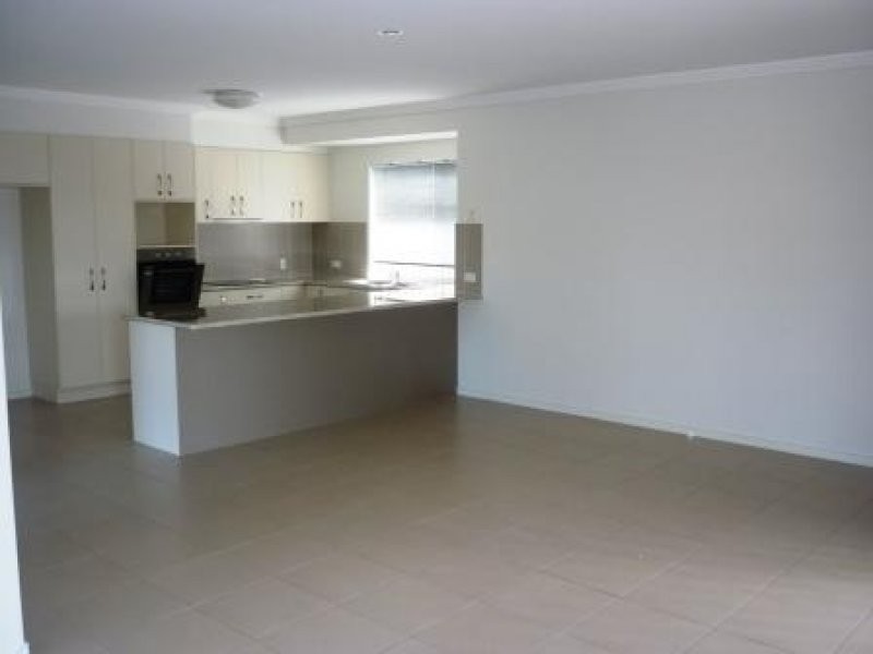 32 Lancaster Cct, Urraween QLD 4655