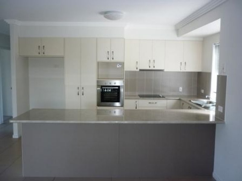 32 Lancaster Cct, Urraween QLD 4655