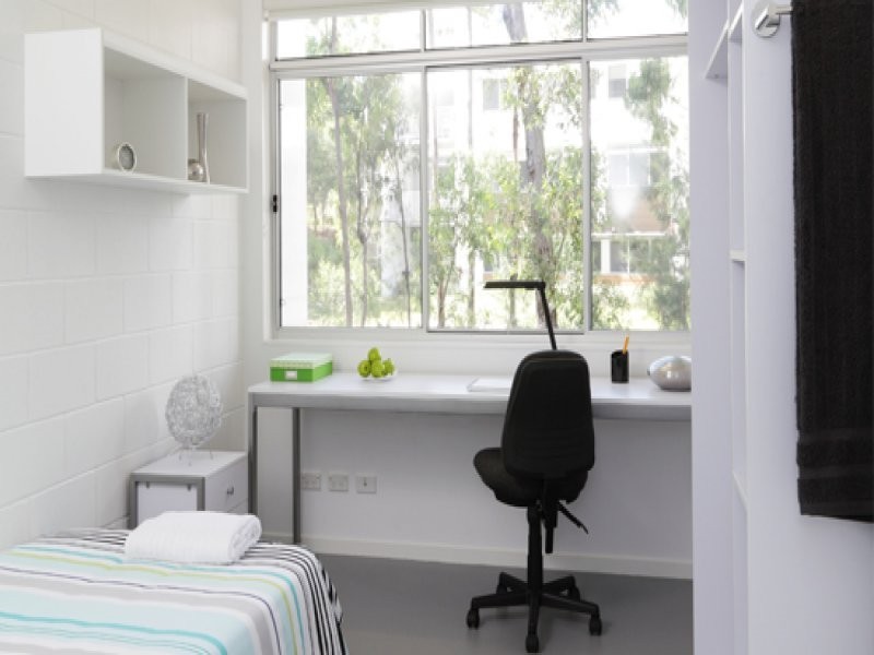 96 Edmund Rice Drive, Southport QLD 4215