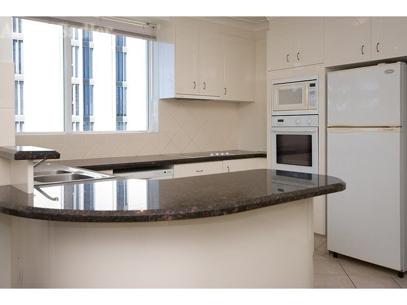 8 Philip Avenue, Broadbeach QLD 4218