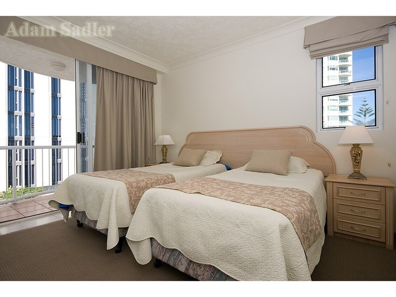 8 Philip Avenue, Broadbeach QLD 4218
