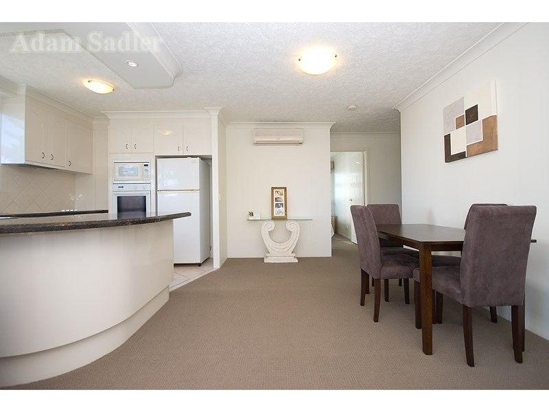 8 Philip Avenue, Broadbeach QLD 4218