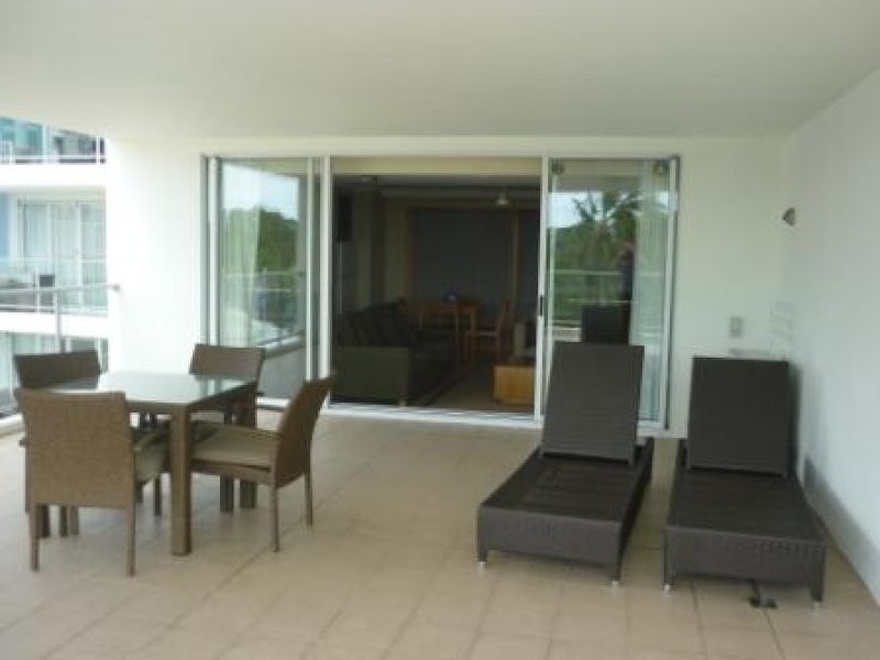 569-571 The Esplanade, Urangan QLD 4655