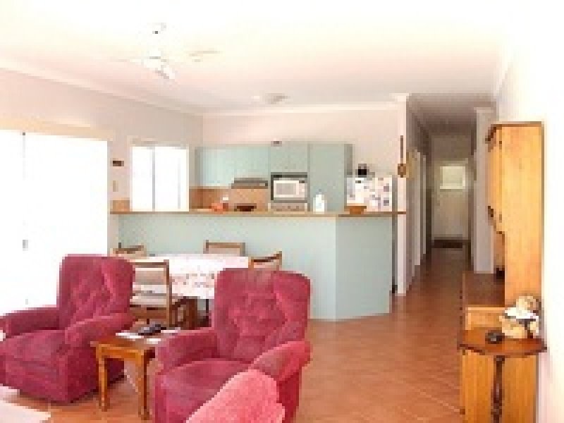 40 Lakeside Crescent, Currimundi QLD 4551
