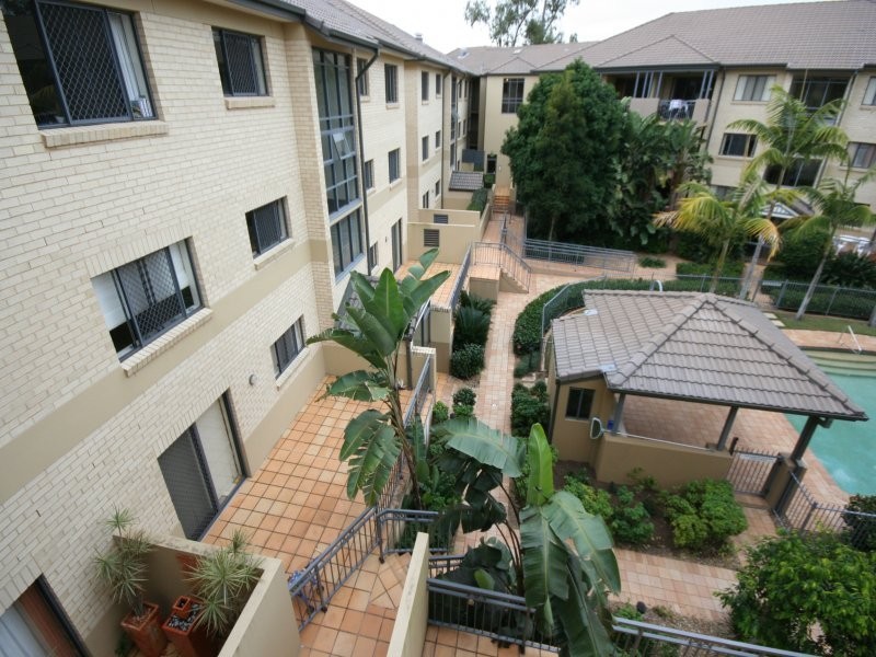 Unit 1  / 300 Sir Fred Schonell Drive, St Lucia QLD 4067