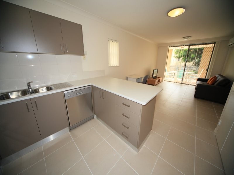 Unit 1  / 300 Sir Fred Schonell Drive, St Lucia QLD 4067