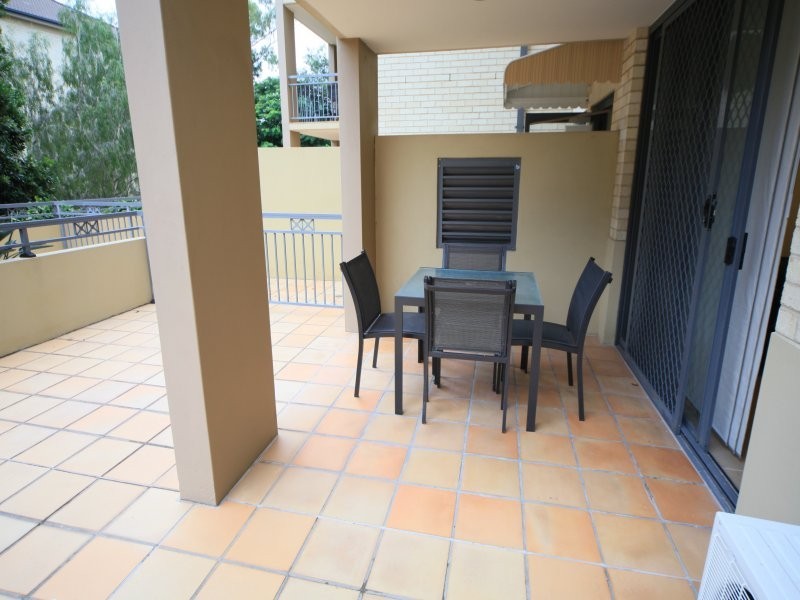 Unit 1  / 300 Sir Fred Schonell Drive, St Lucia QLD 4067