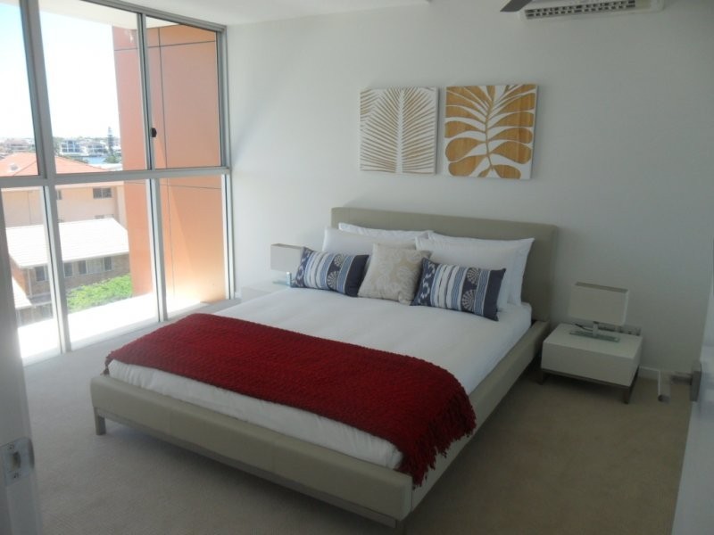 53 Darrambal, Chevron Island QLD 4217