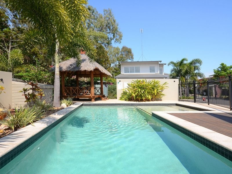 71 Elizabeth st, Urangan QLD 4655