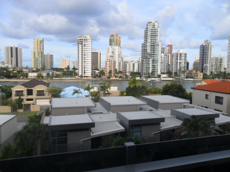 53 Darrambal, Surfers Paradise QLD 4217
