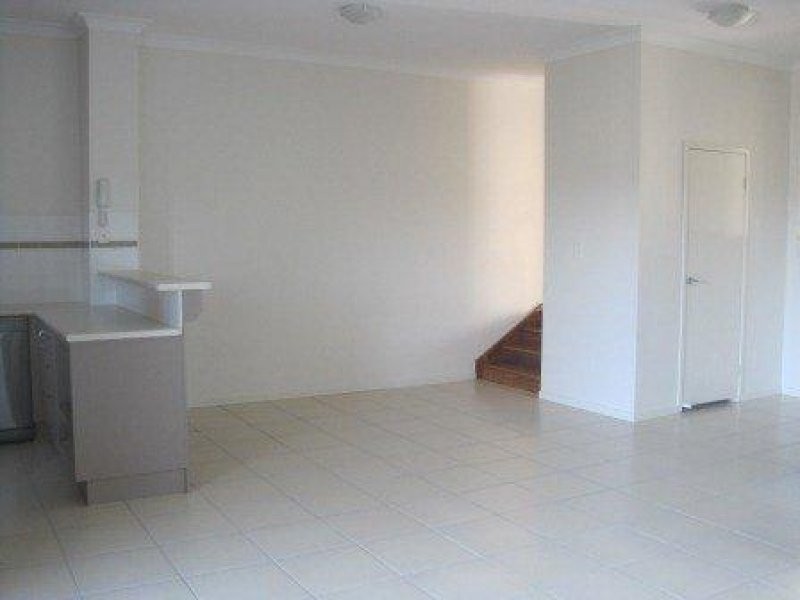 2 Toohey Street, Pacific Pines QLD 4211