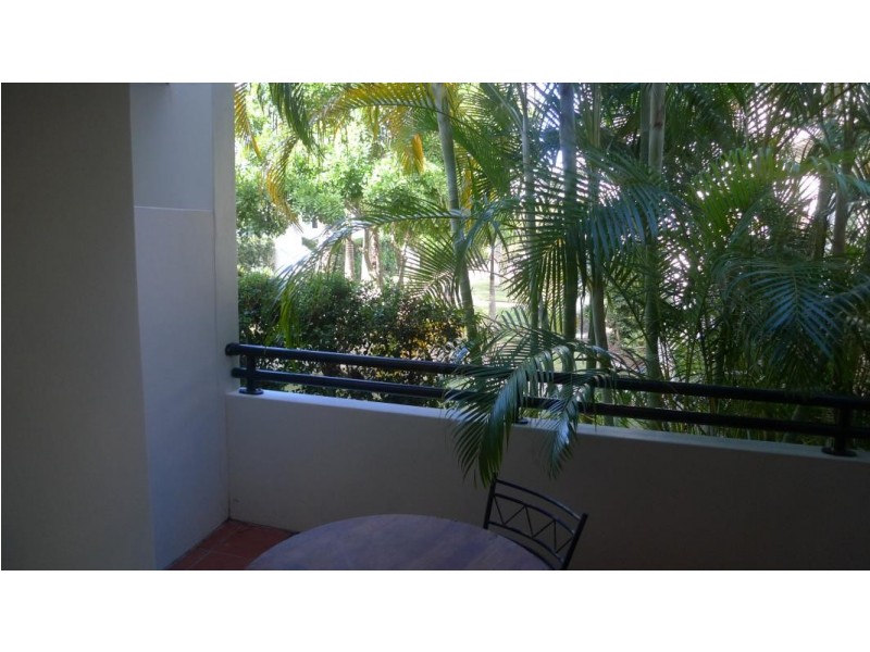 38 LABRADOR STREET, Labrador QLD 4215