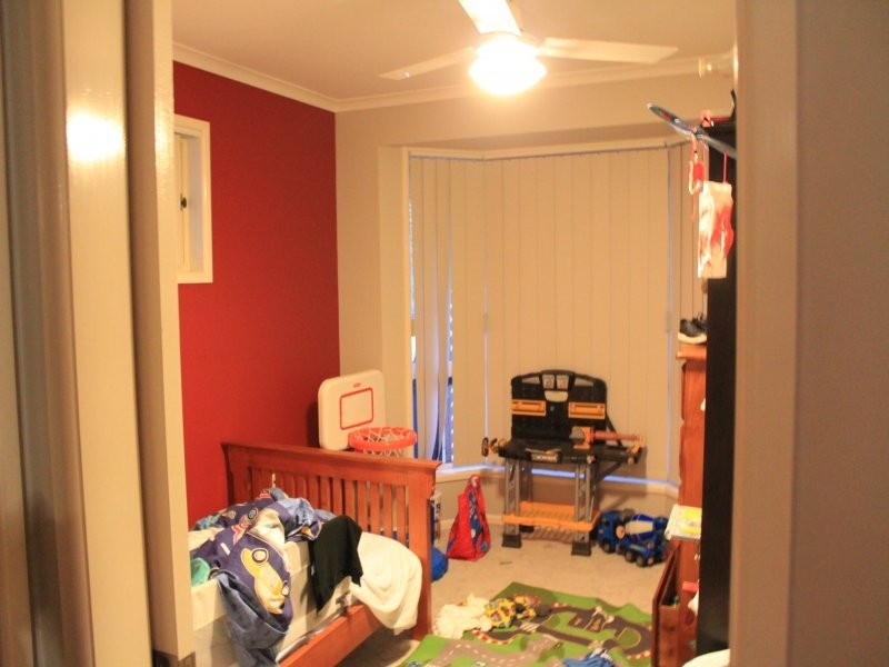 30 Meadowlands Rd, Carindale QLD 4152