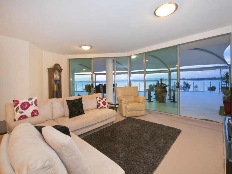 14 Oxley Ave, Woody Point QLD 4019