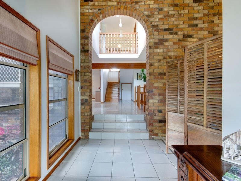 114 Cadogan Street, Carindale QLD 4152