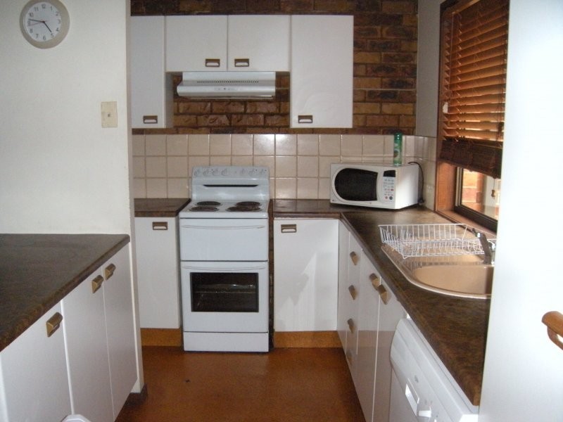 38 Barrett St, Robertson QLD 4109