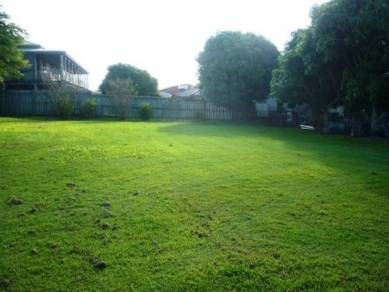 43 Bideford St, Torquay QLD 4655