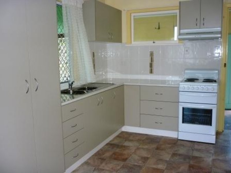 43 Bideford St, Torquay QLD 4655