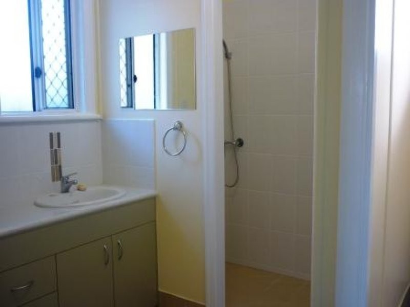 43 Bideford St, Torquay QLD 4655