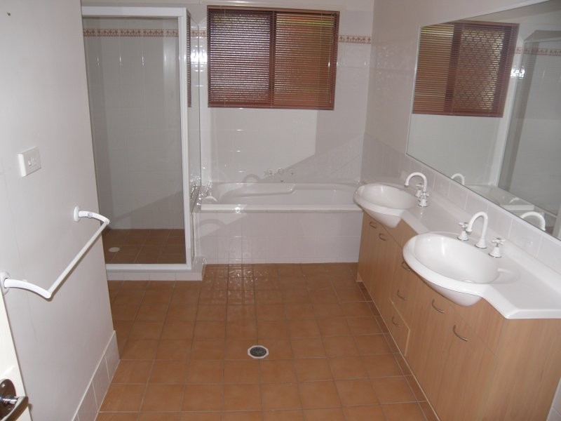 110 Scrub Rd, Carindale QLD 4152