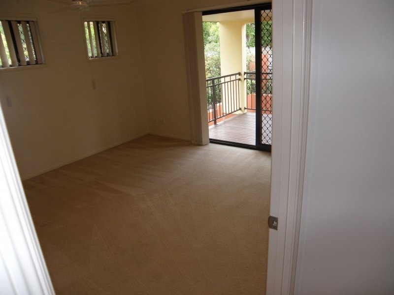 110 Scrub Rd, Carindale QLD 4152